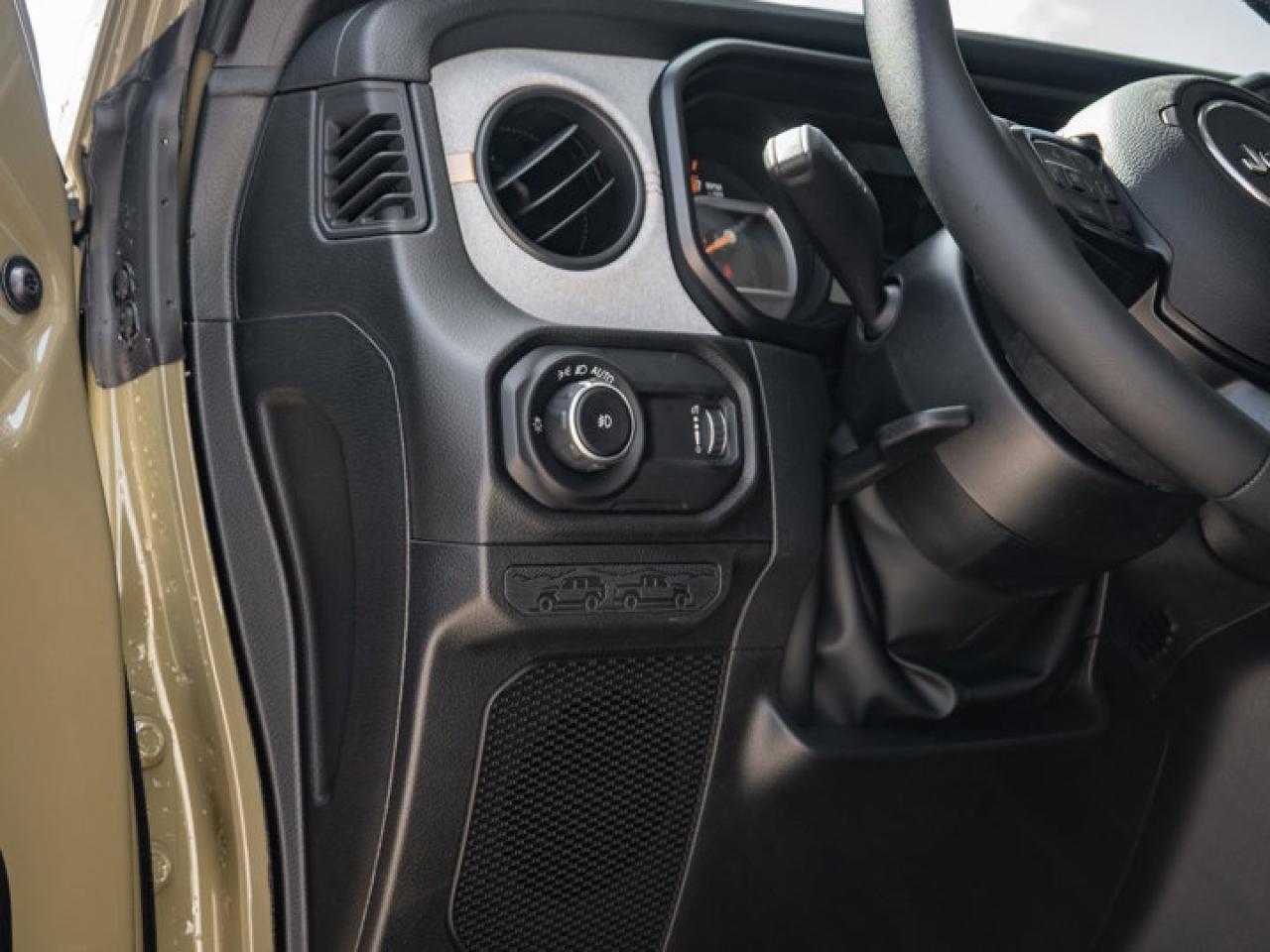 2025 Jeep Wrangler Sport S Photo