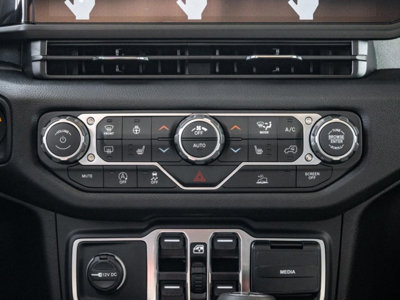 2025 Jeep Wrangler Sport S Photo