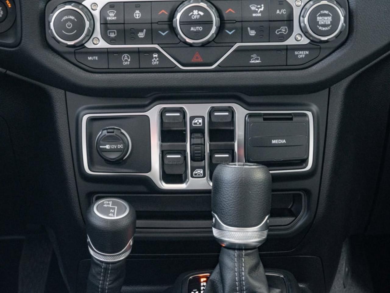 2025 Jeep Wrangler Sport S Photo