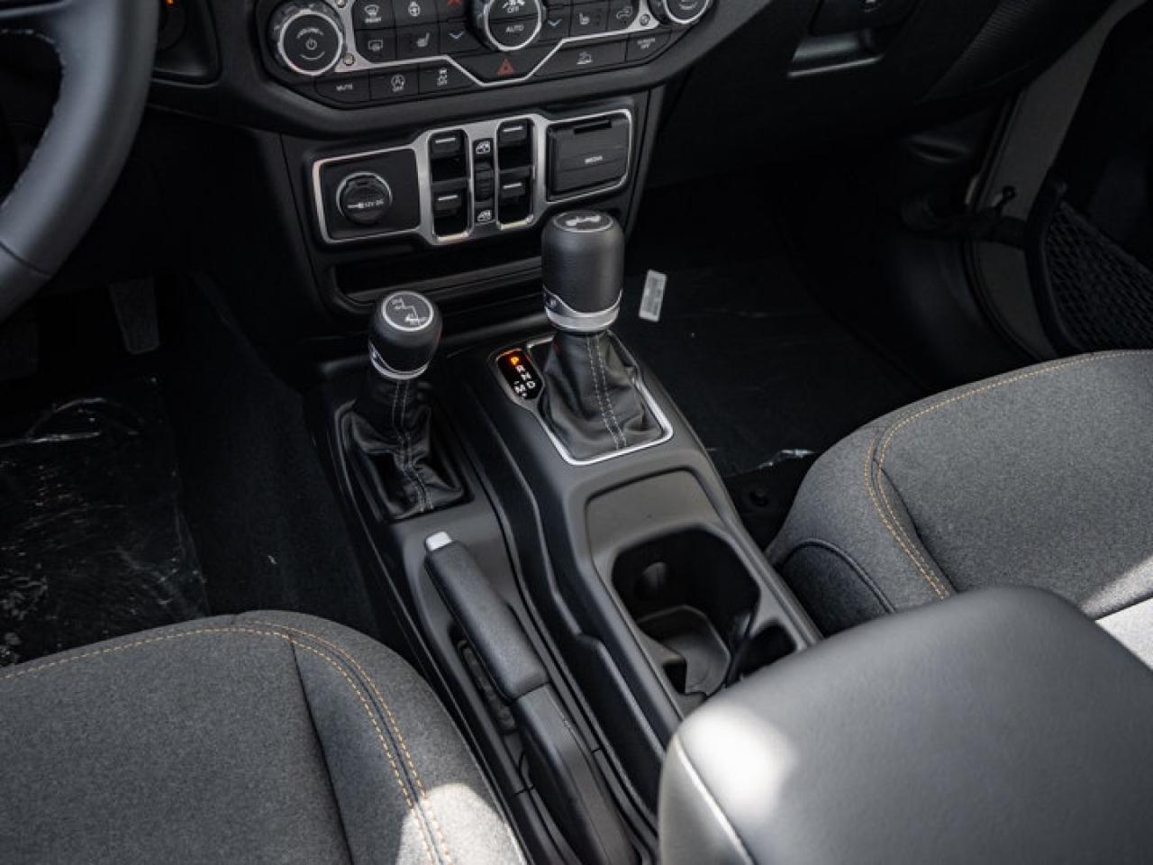 2025 Jeep Wrangler Sport S Photo