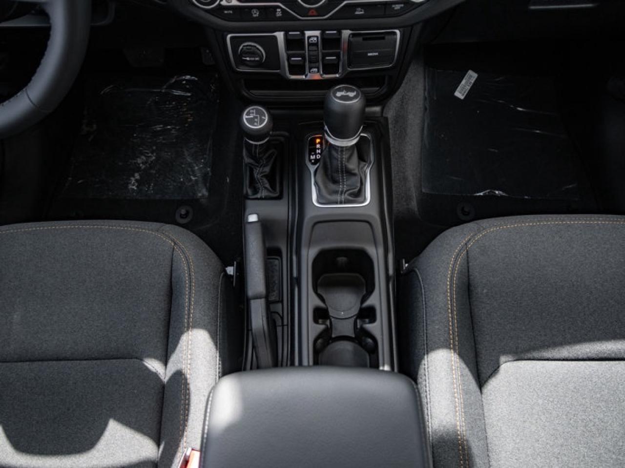 2025 Jeep Wrangler Sport S Photo