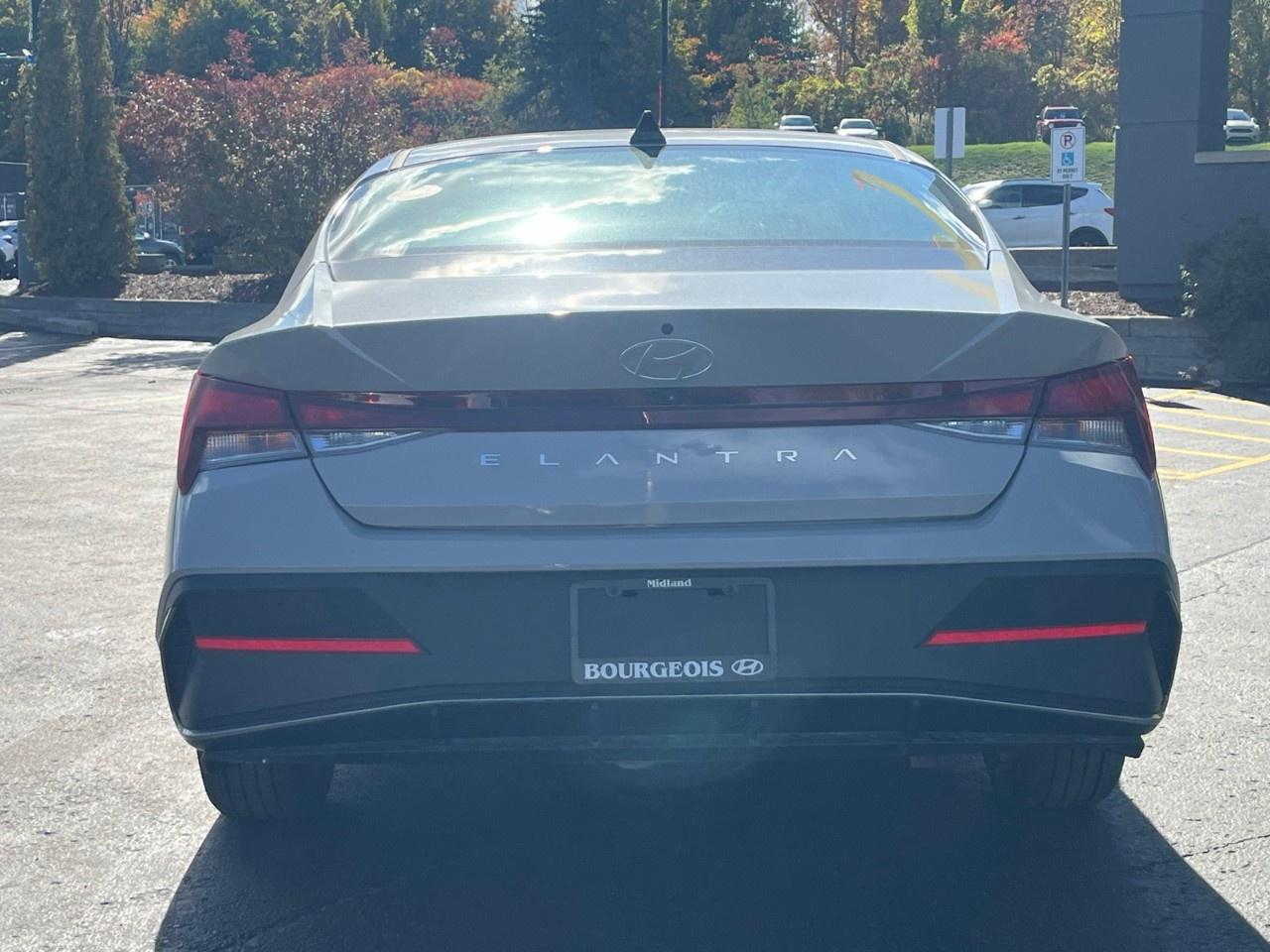 2025 Hyundai Elantra Preferred IVT Photo