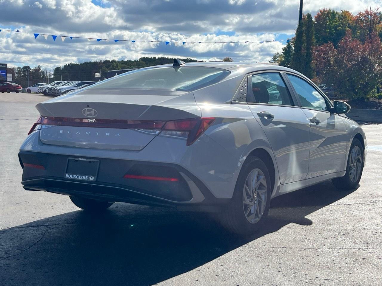 2025 Hyundai Elantra Preferred IVT Photo