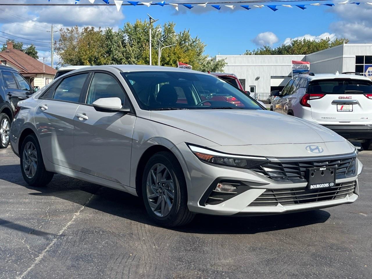 2025 Hyundai Elantra Preferred IVT Photo