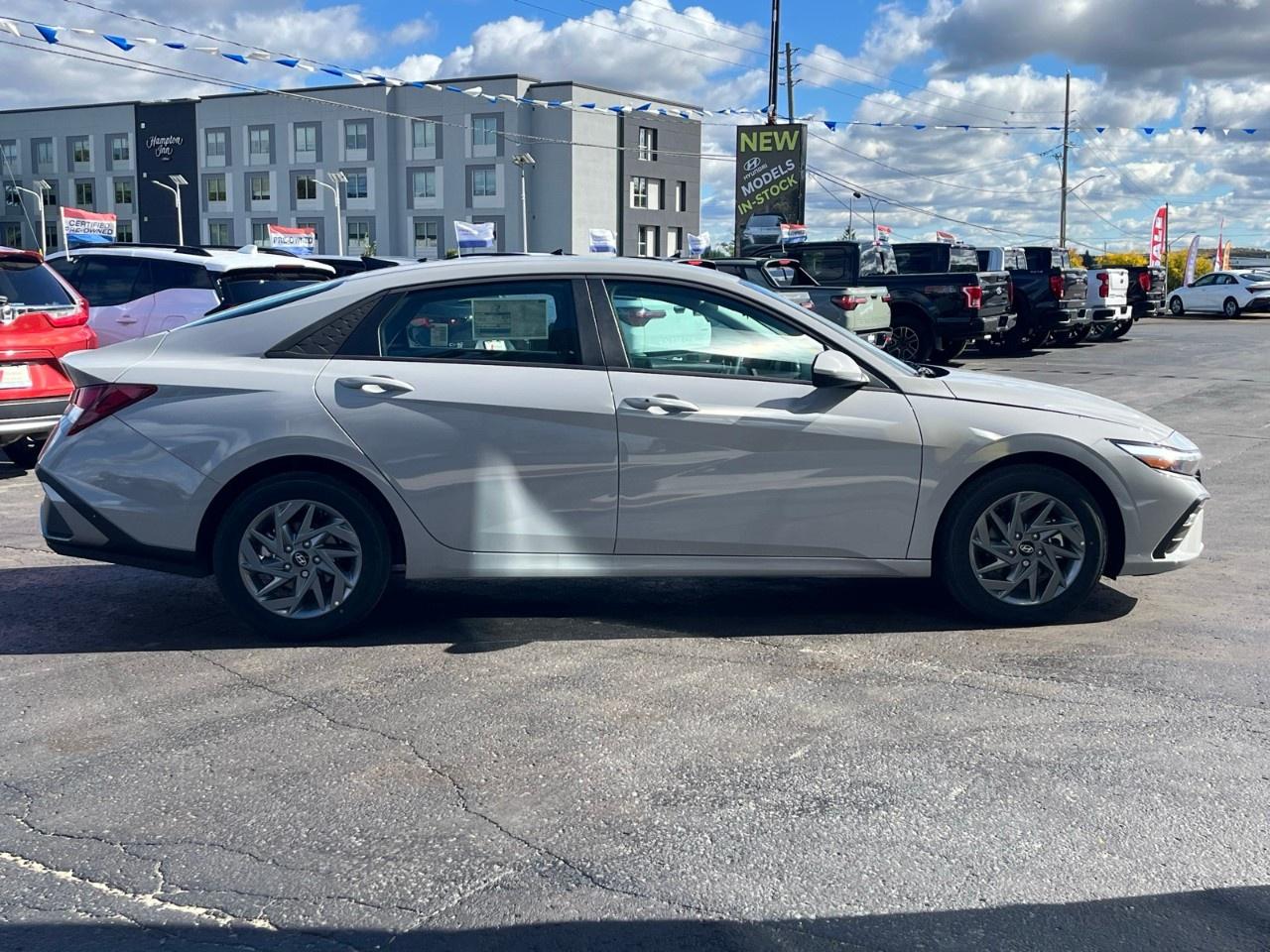 2025 Hyundai Elantra Preferred IVT Photo