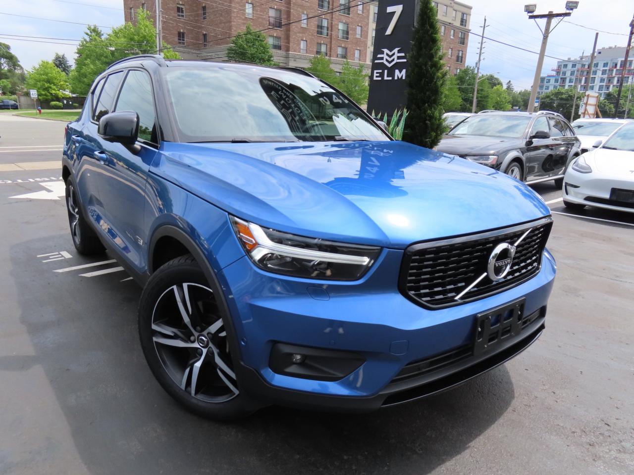 2019 Volvo XC40 T5 AWD R-Design Pkg - Moonroof - Leather !! Photo4