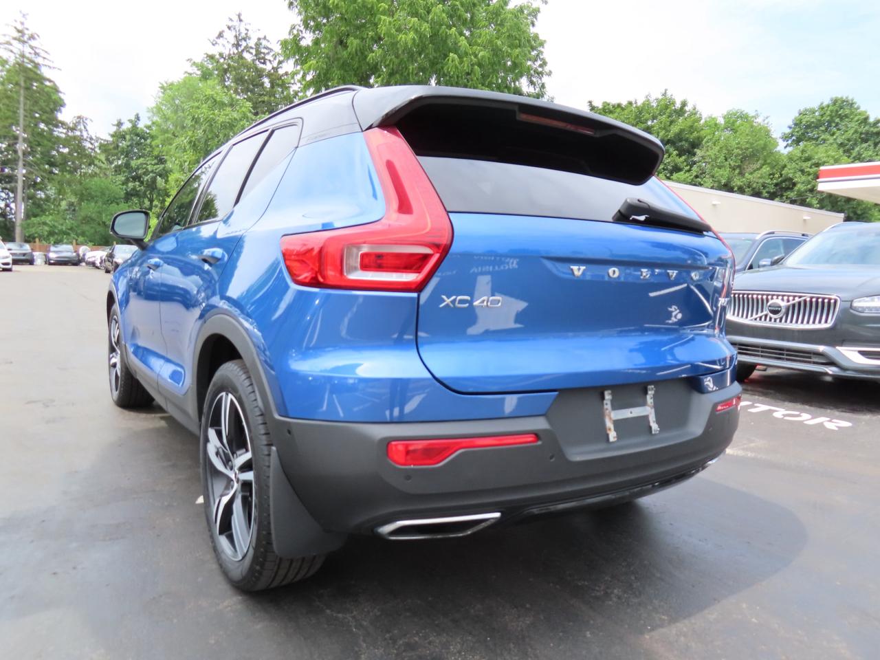 2019 Volvo XC40 T5 AWD R-Design Pkg - Moonroof - Leather !! Photo
