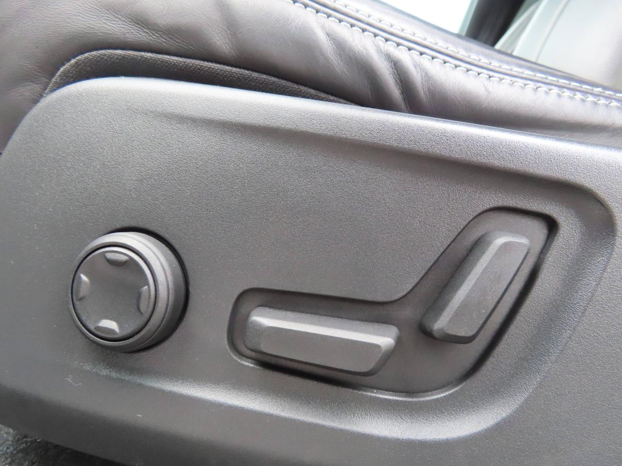 2019 Volvo XC40 T5 AWD R-Design Pkg - Moonroof - Leather !! Photo