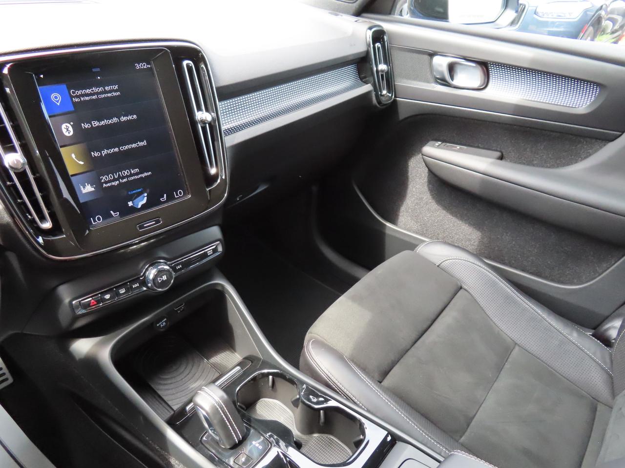 2019 Volvo XC40 T5 AWD R-Design Pkg - Moonroof - Leather !! Photo