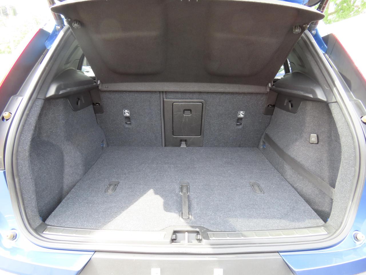 2019 Volvo XC40 T5 AWD R-Design Pkg - Moonroof - Leather !! Photo