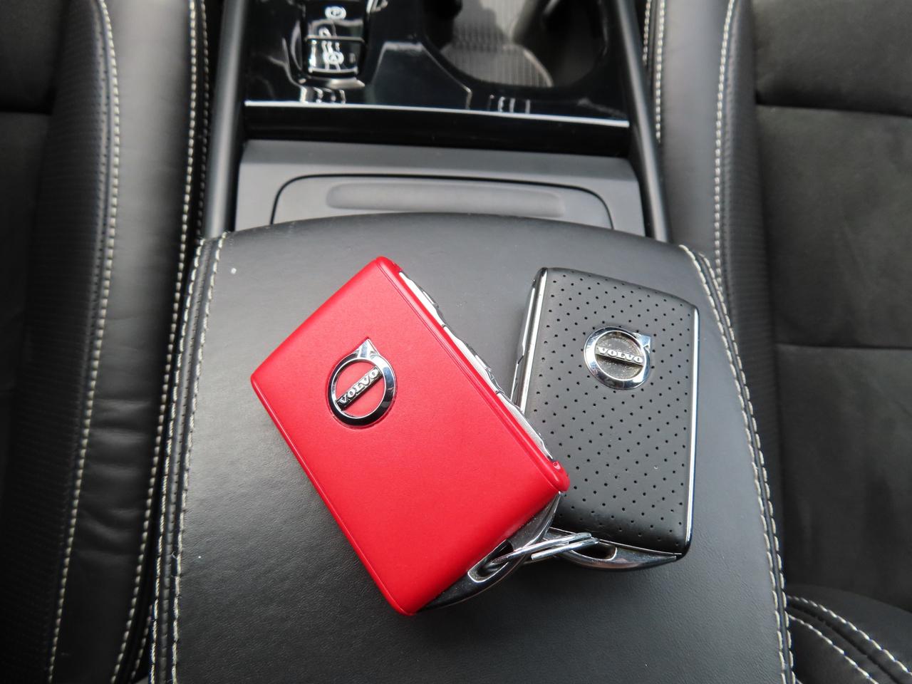 2019 Volvo XC40 T5 AWD R-Design Pkg - Moonroof - Leather !! Photo