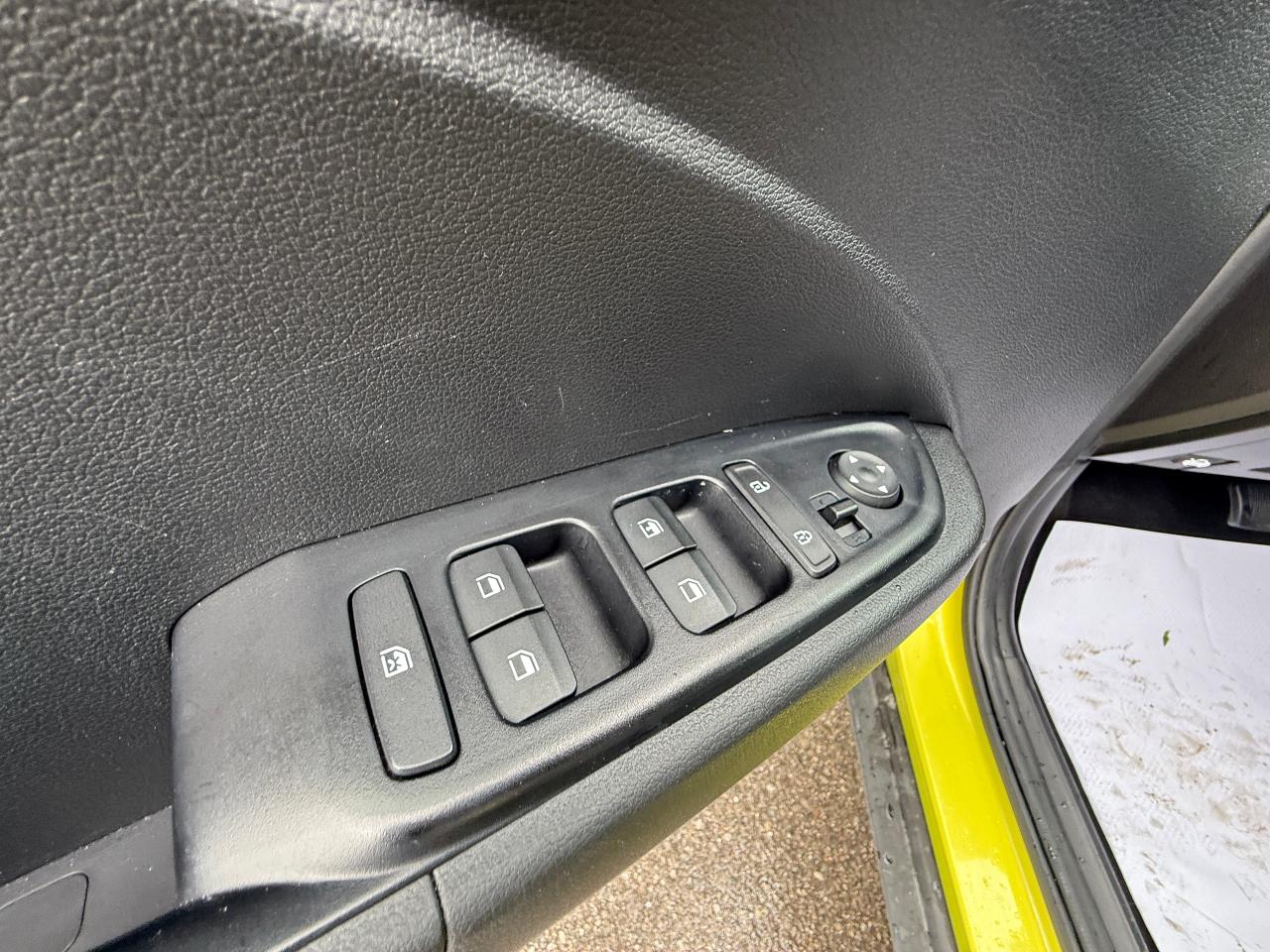 2020 Hyundai Venue Essential - Photo #9