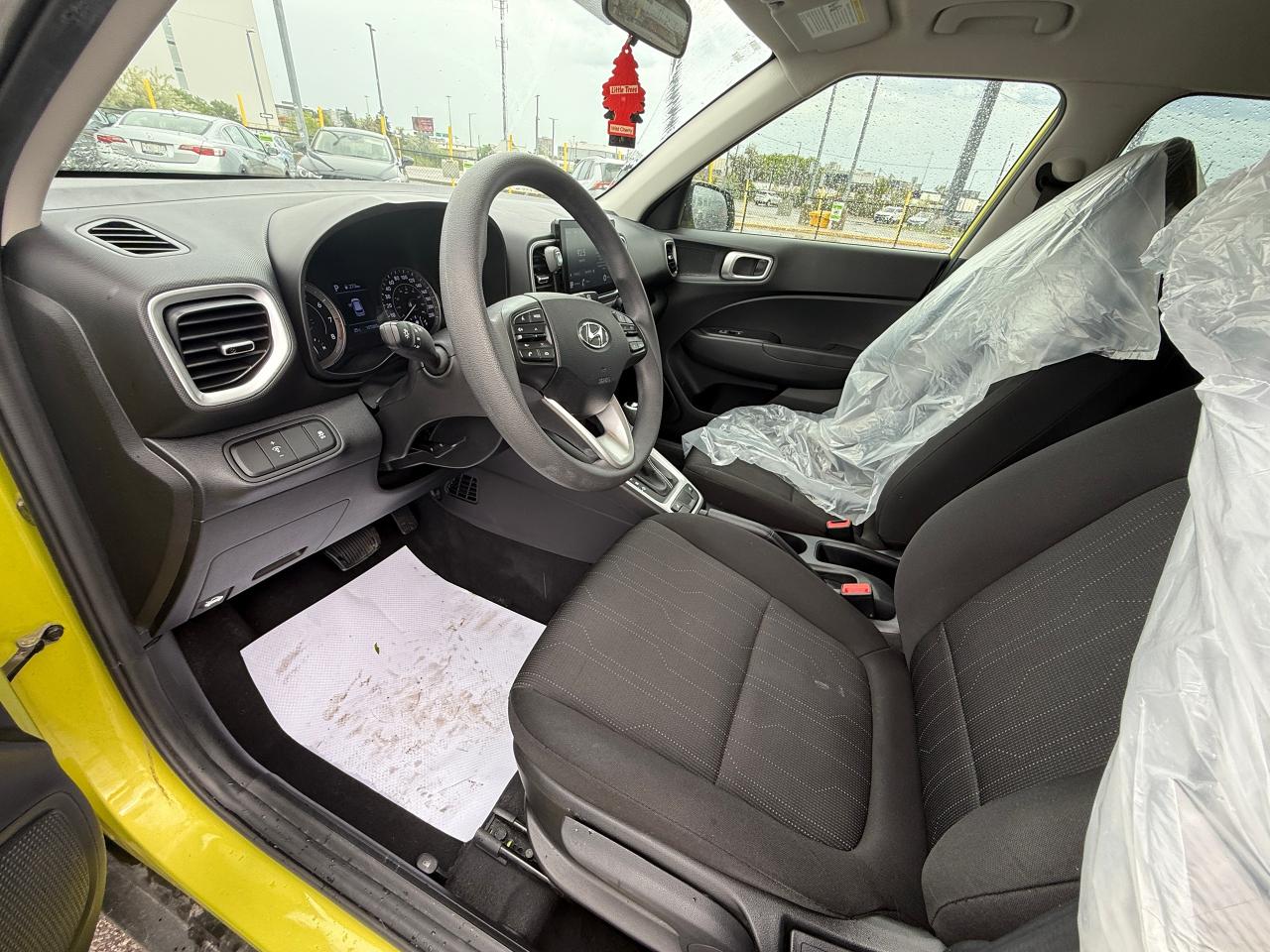 2020 Hyundai Venue Essential - Photo #7