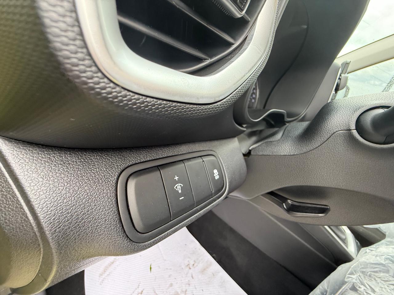 2020 Hyundai Venue Essential - Photo #8