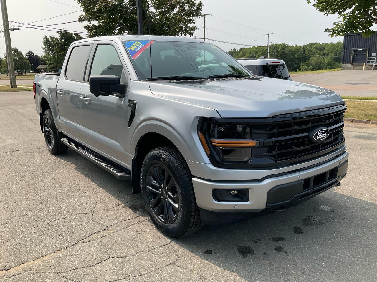 2025 Ford F-150 XLT Photo2