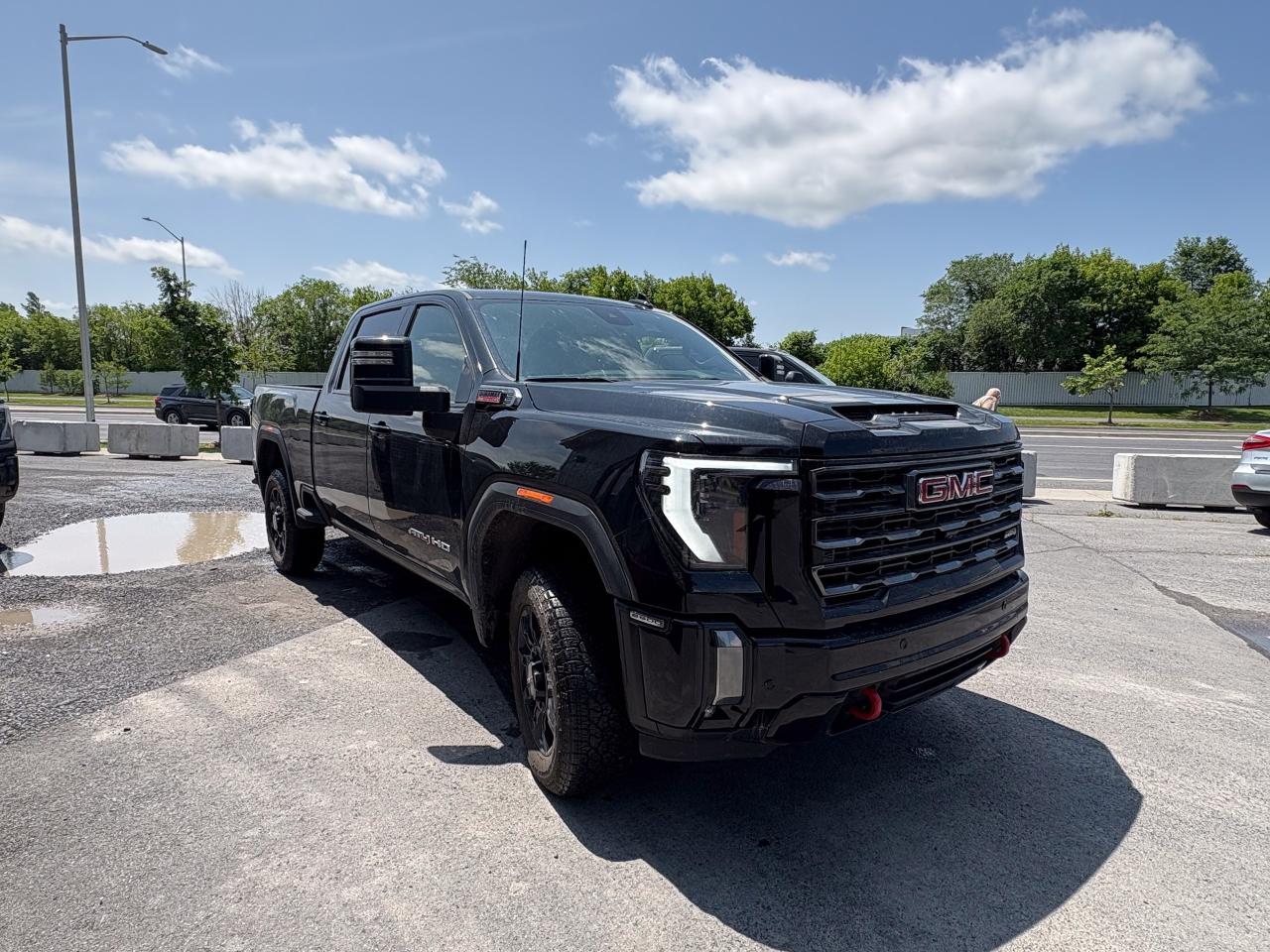 2024 GMC Sierra 2500 AT4 - Photo #4
