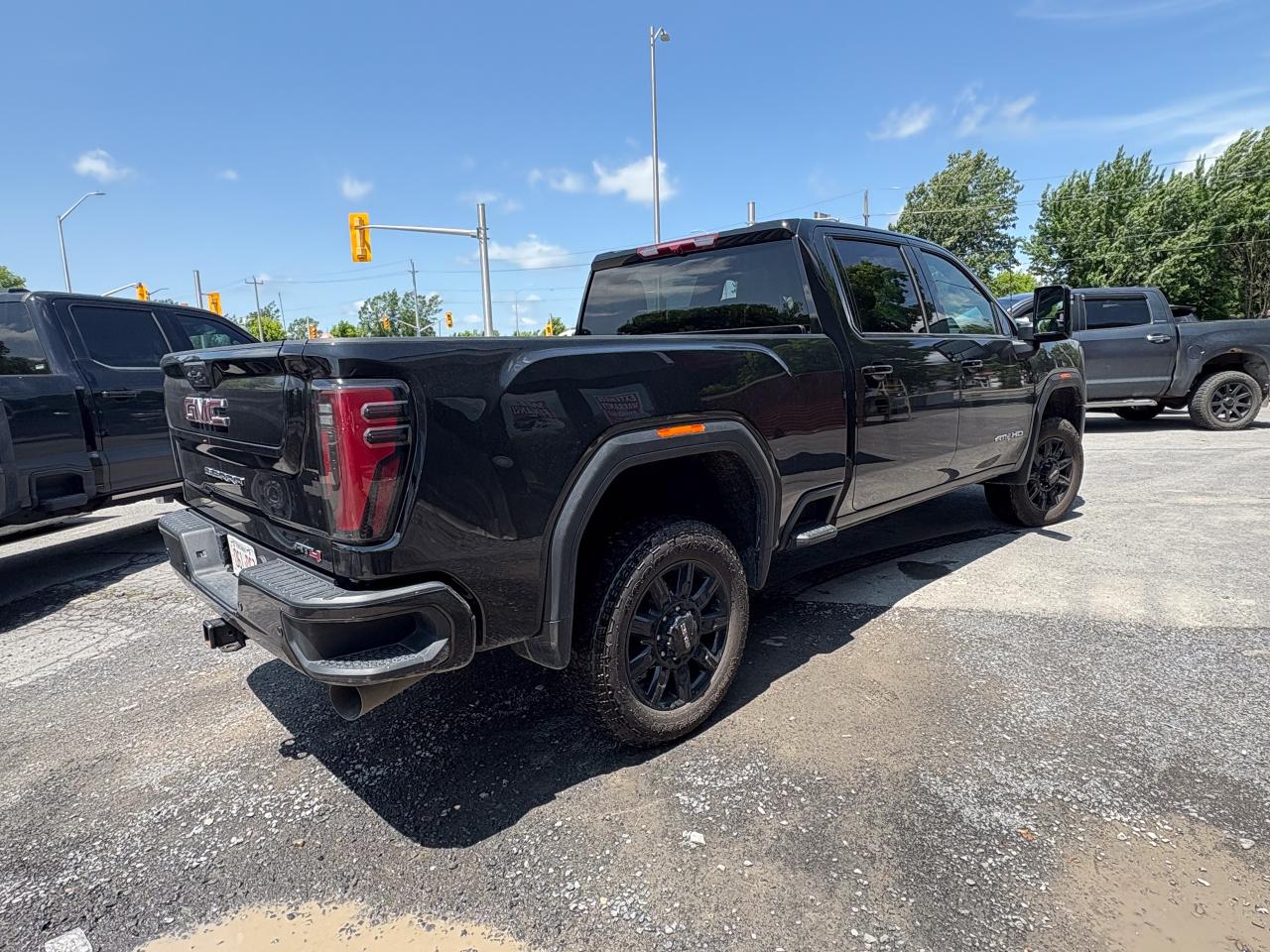 2024 GMC Sierra 2500 AT4 - Photo #3