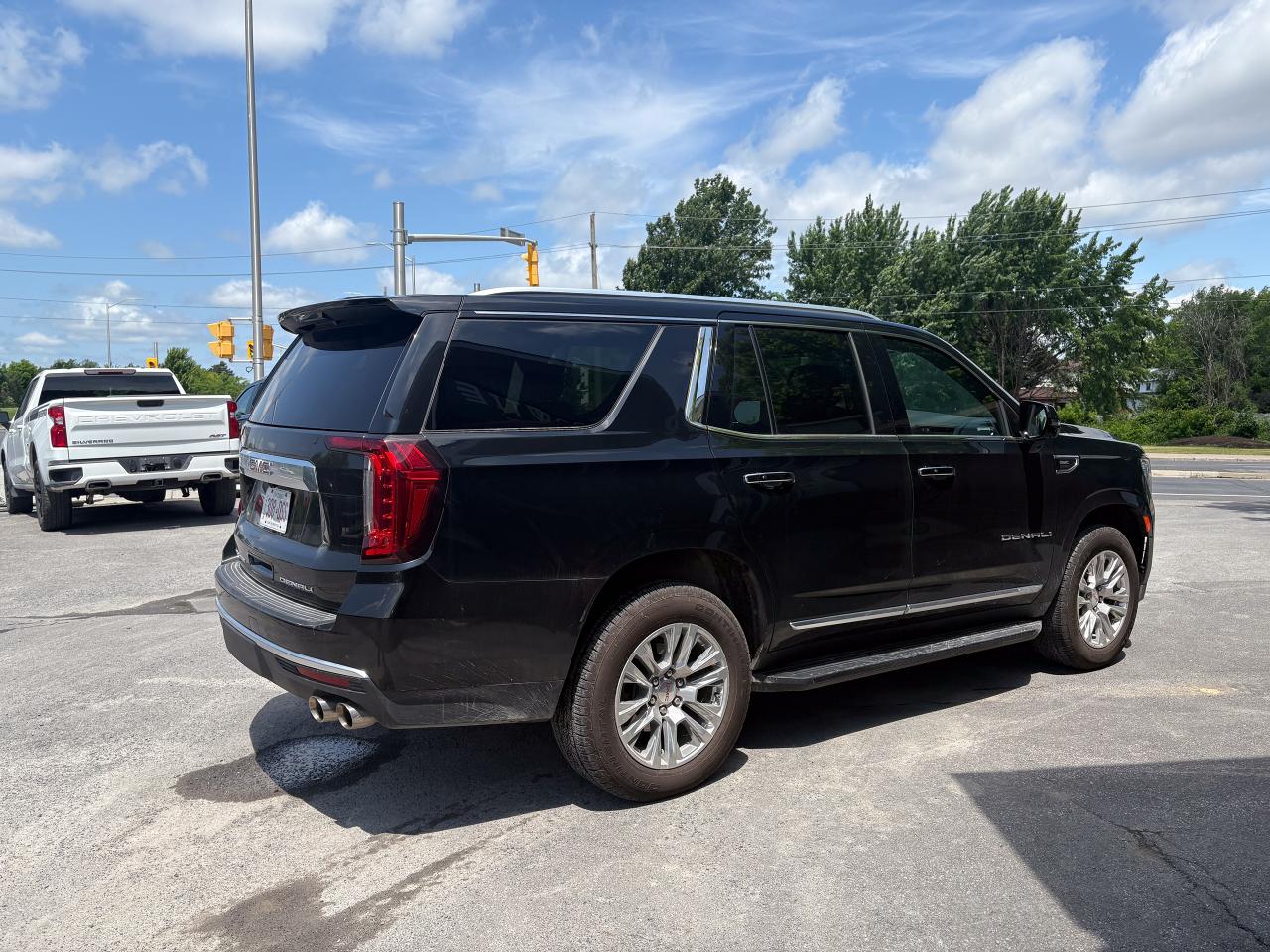 2024 GMC Yukon Denali - Photo #3