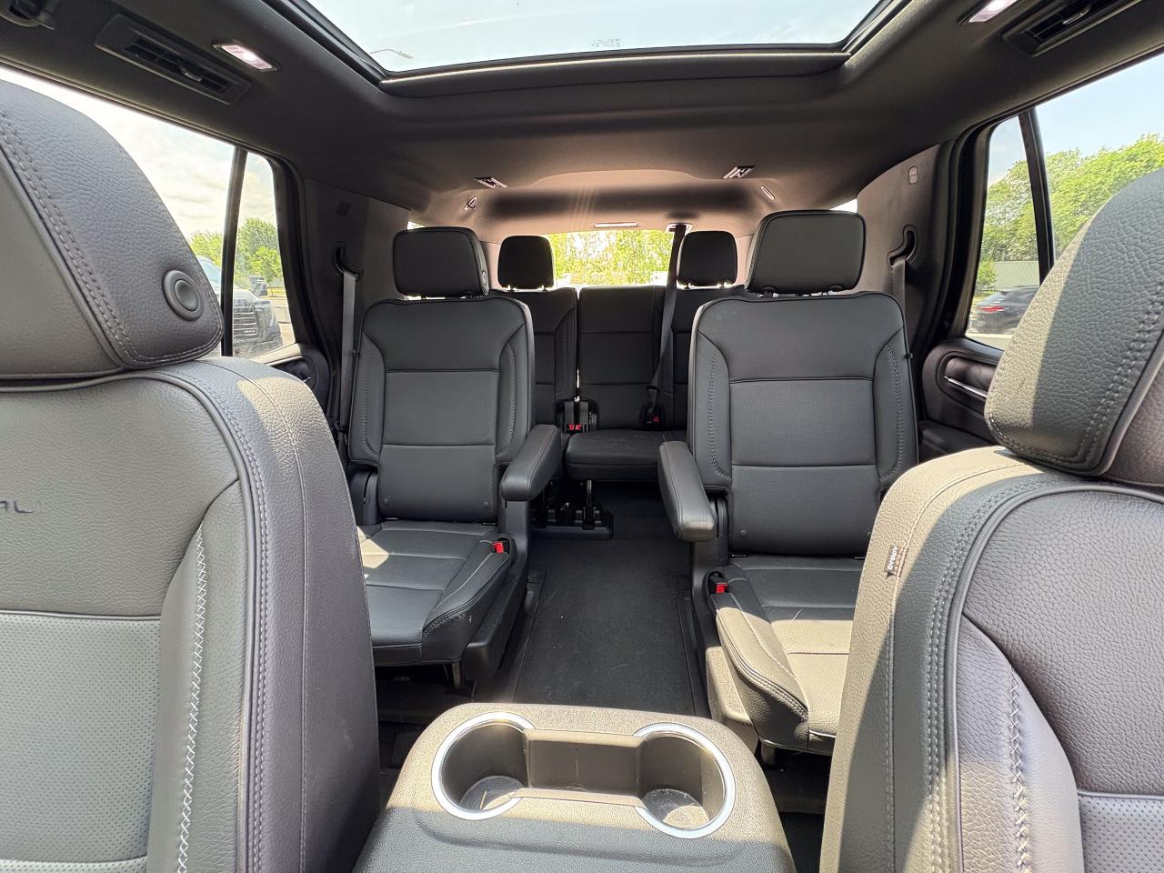 2024 GMC Yukon Denali - Photo #7