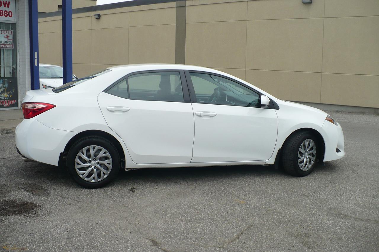 2018 Toyota Corolla LE Photo5
