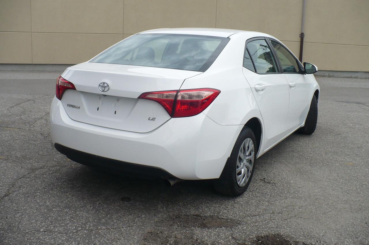 2018 Toyota Corolla LE Photo2