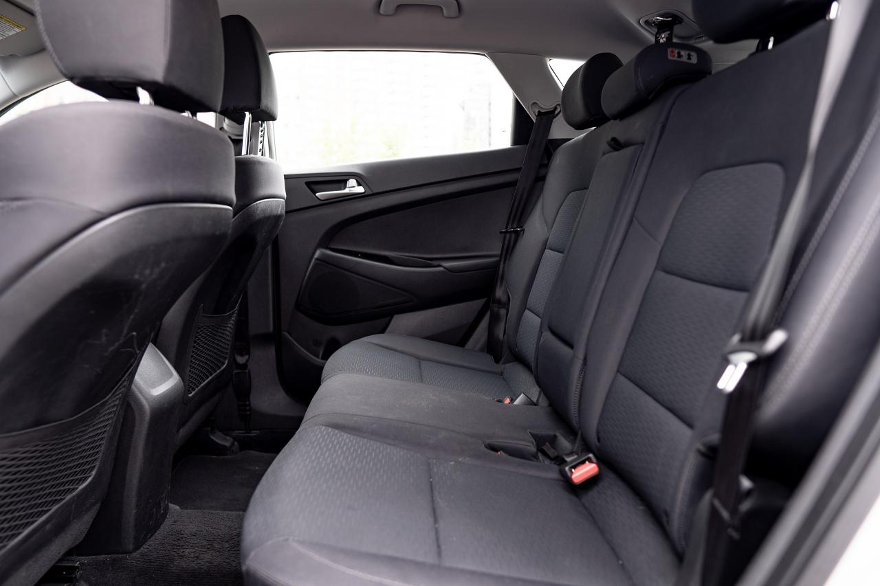 2019 Hyundai Tucson Essential FWD w/Safety Package | NO ACCIDENTS | - Photo #9