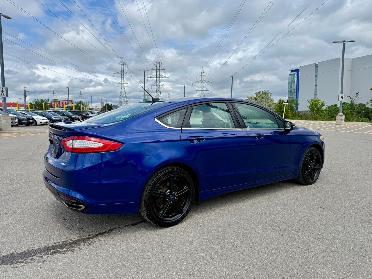 2016 Ford Fusion SE Photo3