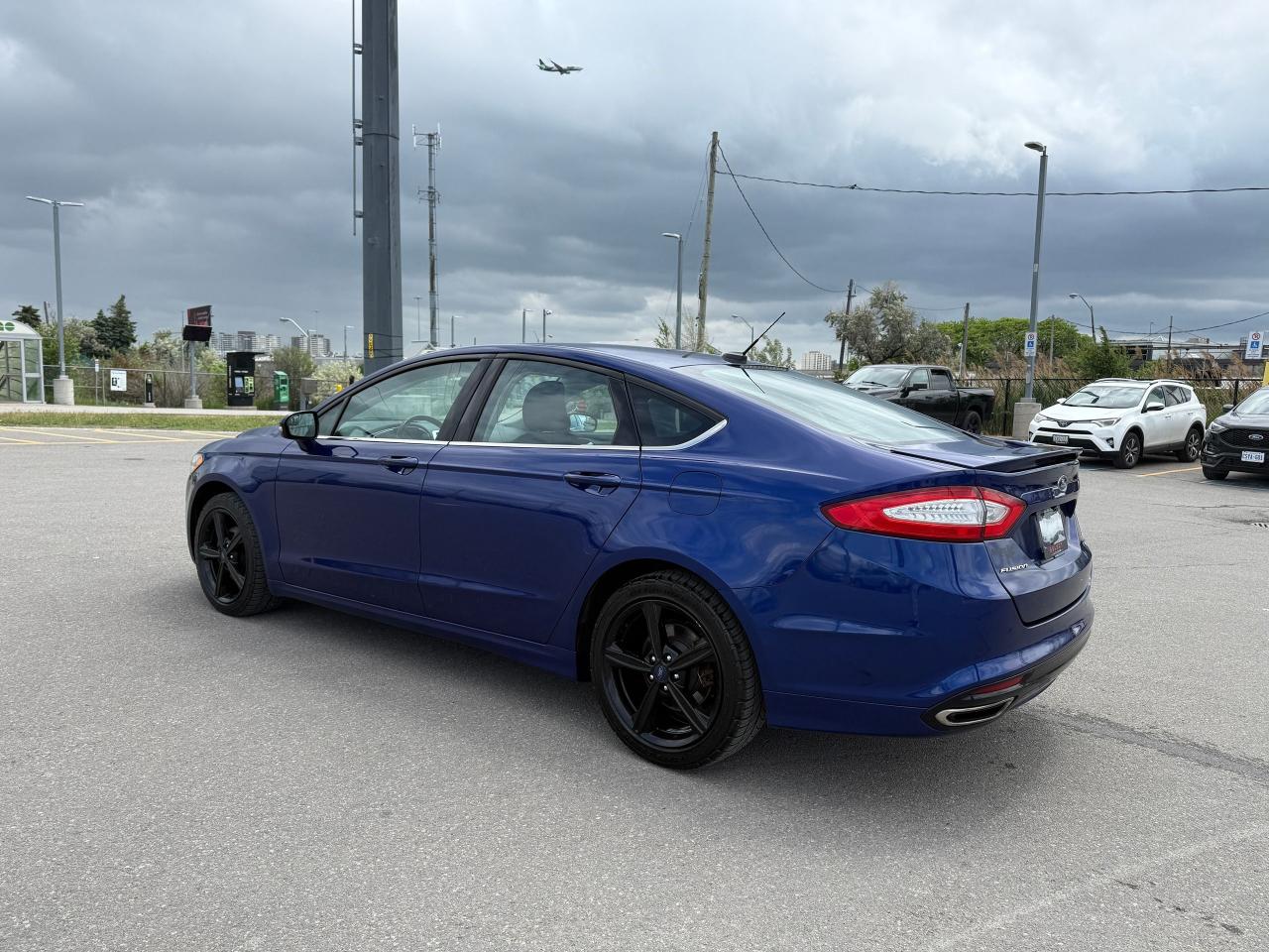 2016 Ford Fusion SE - Photo #6