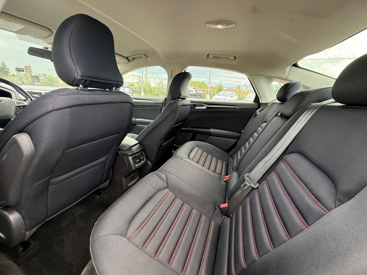 2016 Ford Fusion SE - Photo #10