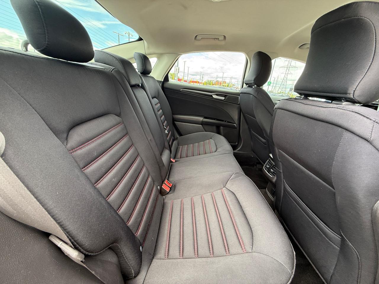 2016 Ford Fusion SE - Photo #11