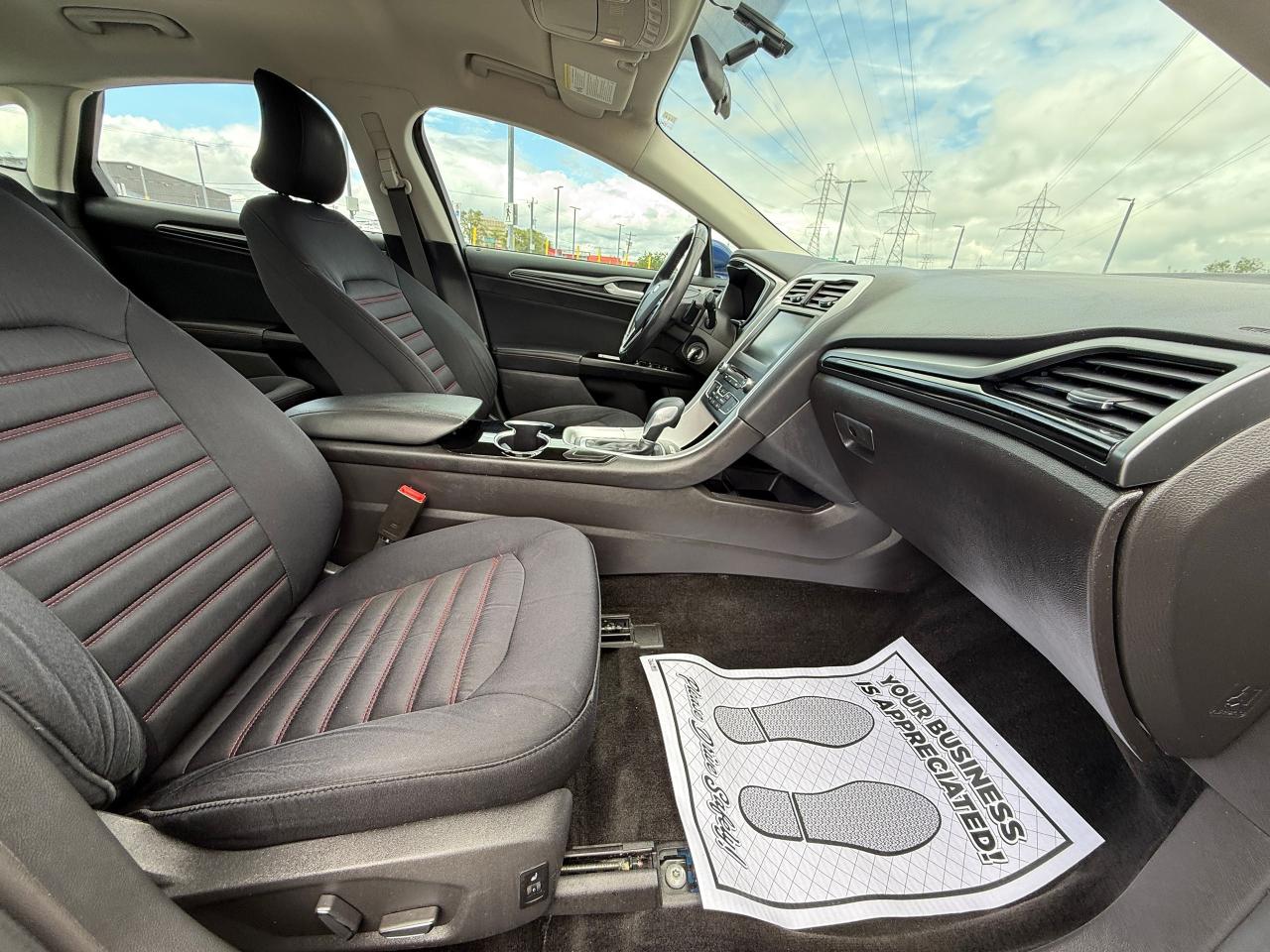 2016 Ford Fusion SE - Photo #12