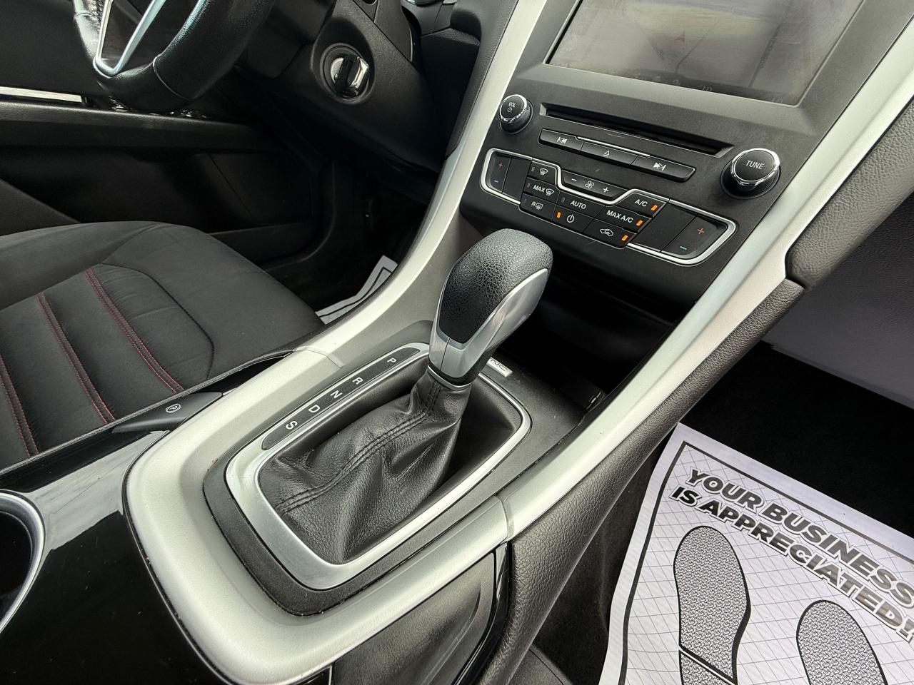2016 Ford Fusion SE - Photo #15