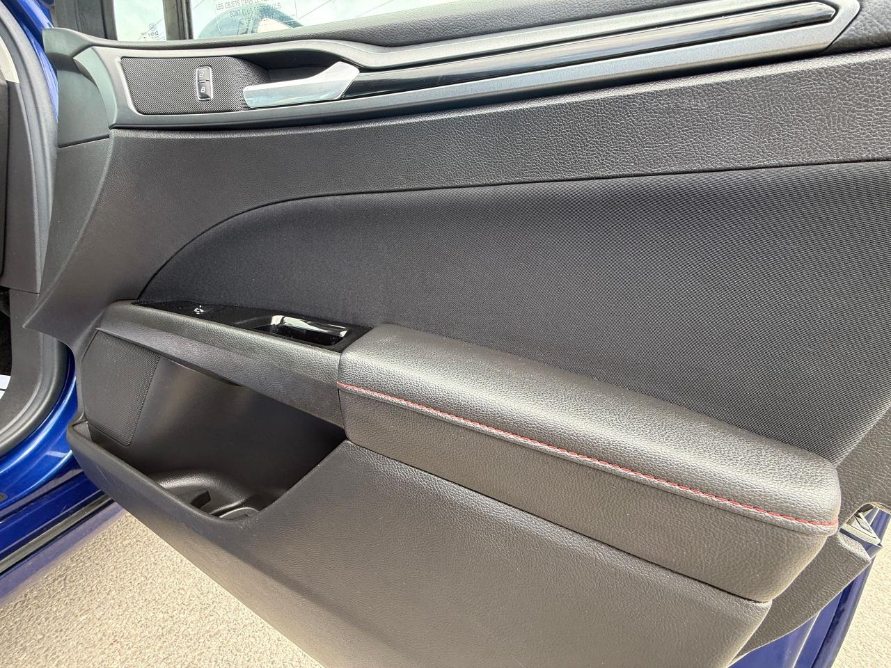 2016 Ford Fusion SE - Photo #16