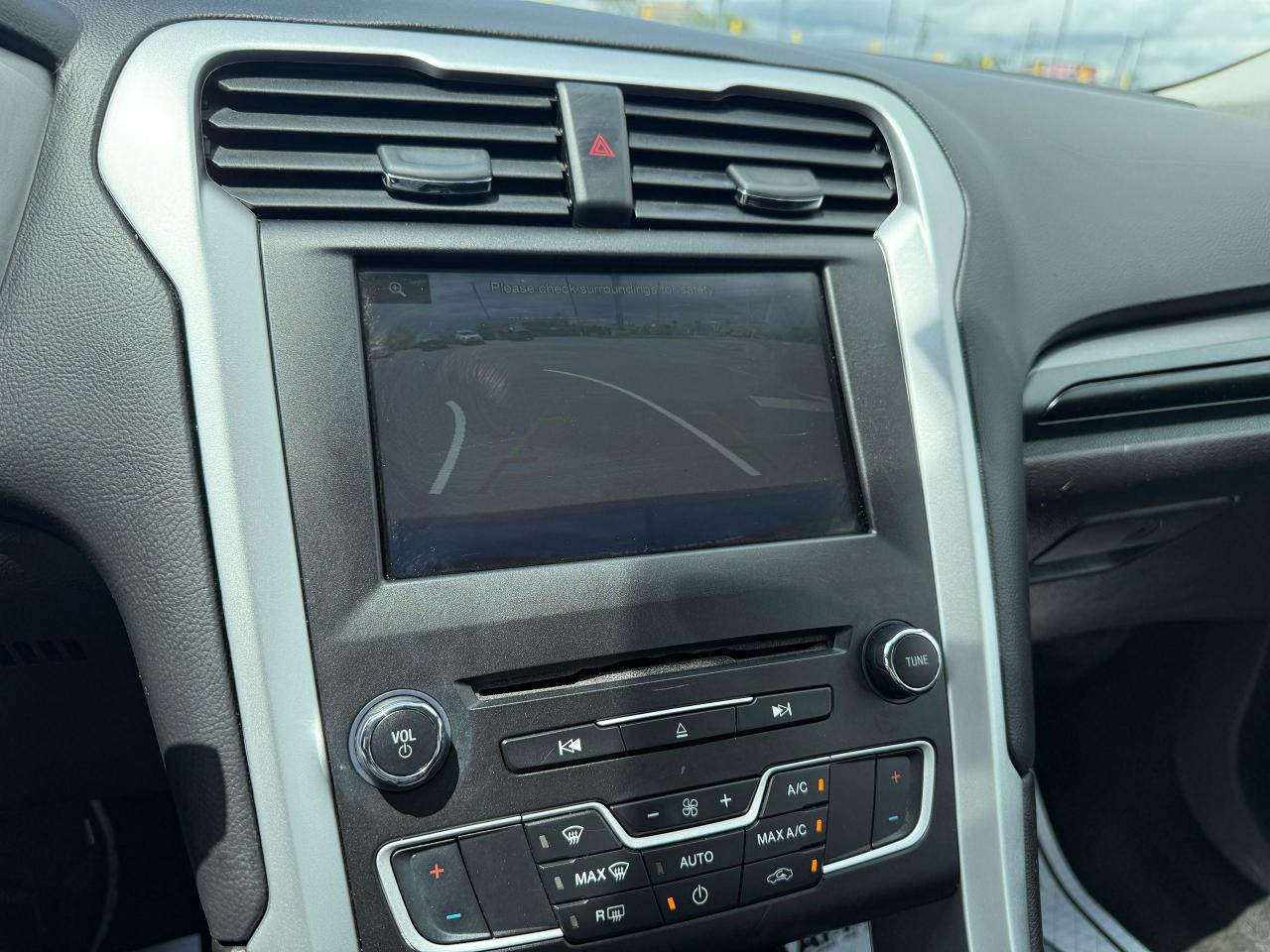 2016 Ford Fusion SE - Photo #19