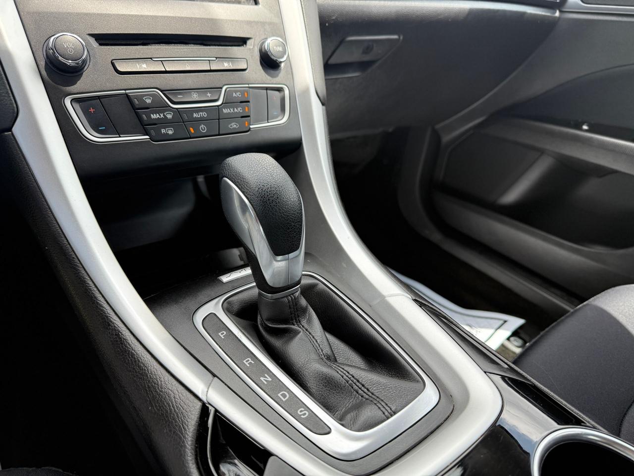 2016 Ford Fusion SE - Photo #20