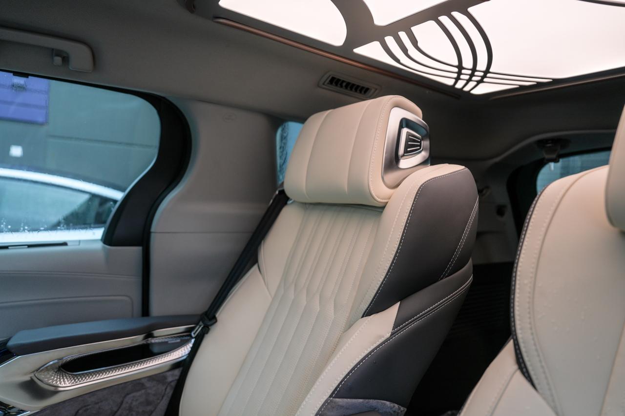2021 Toyota Sienna XLE AWD - Photo #3