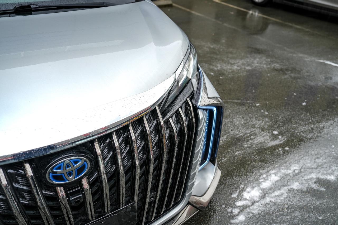 2021 Toyota Sienna XLE AWD - Photo #5
