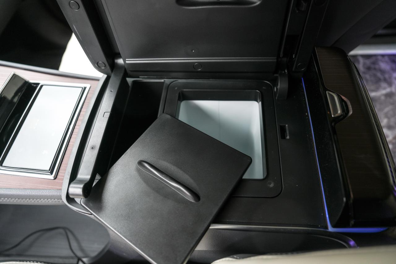 2021 Toyota Sienna XLE - Photo #17