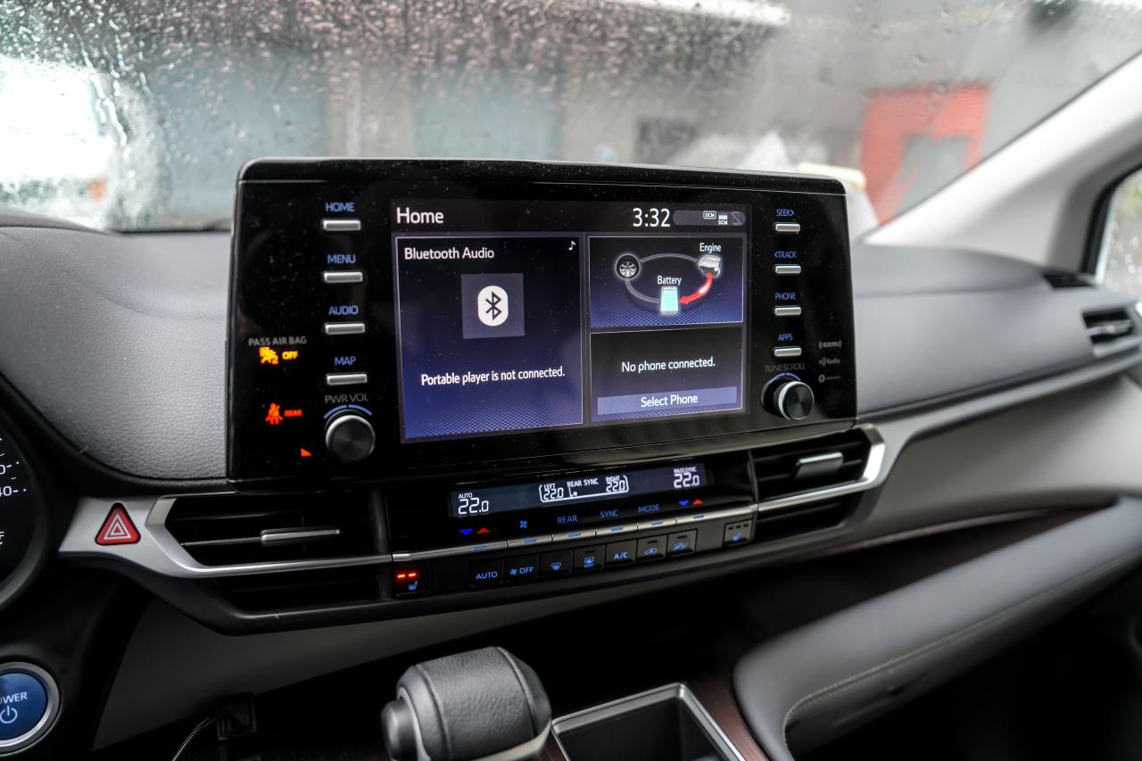2021 Toyota Sienna XLE - Photo #13