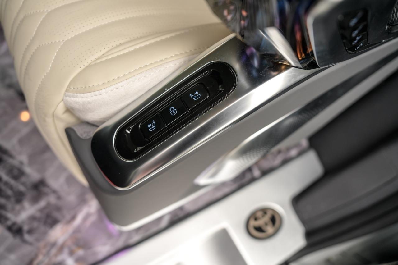 2021 Toyota Sienna XLE - Photo #16