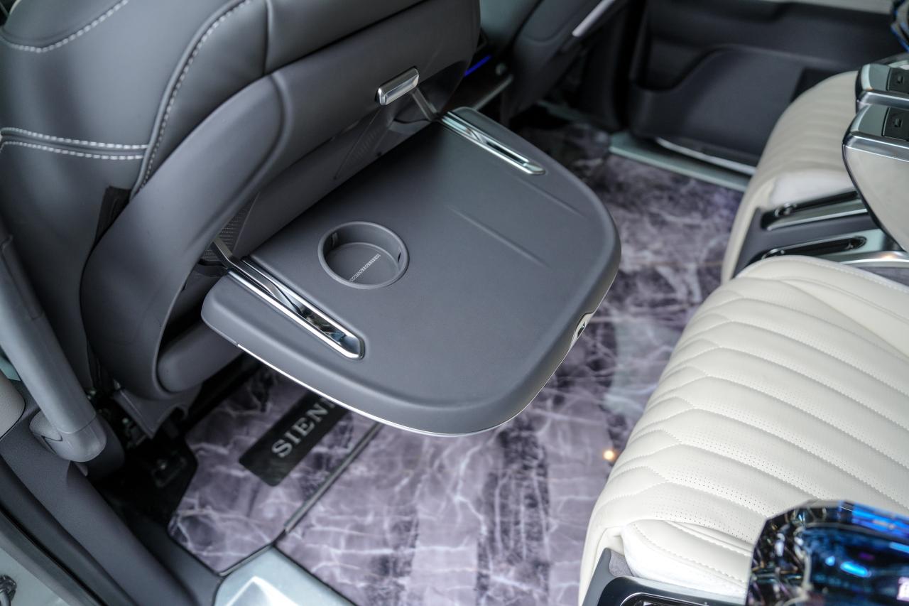 2021 Toyota Sienna XLE - Photo #18