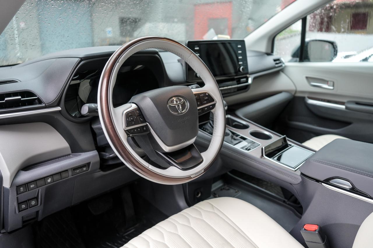 2021 Toyota Sienna XLE - Photo #14