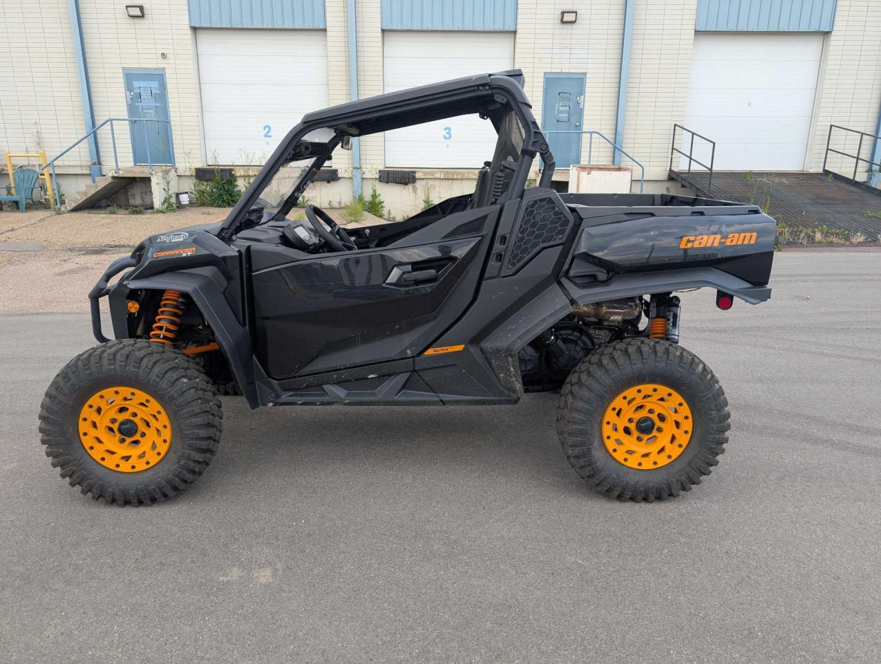 2022 Can-Am Commander XTP 1000 - Photo #2