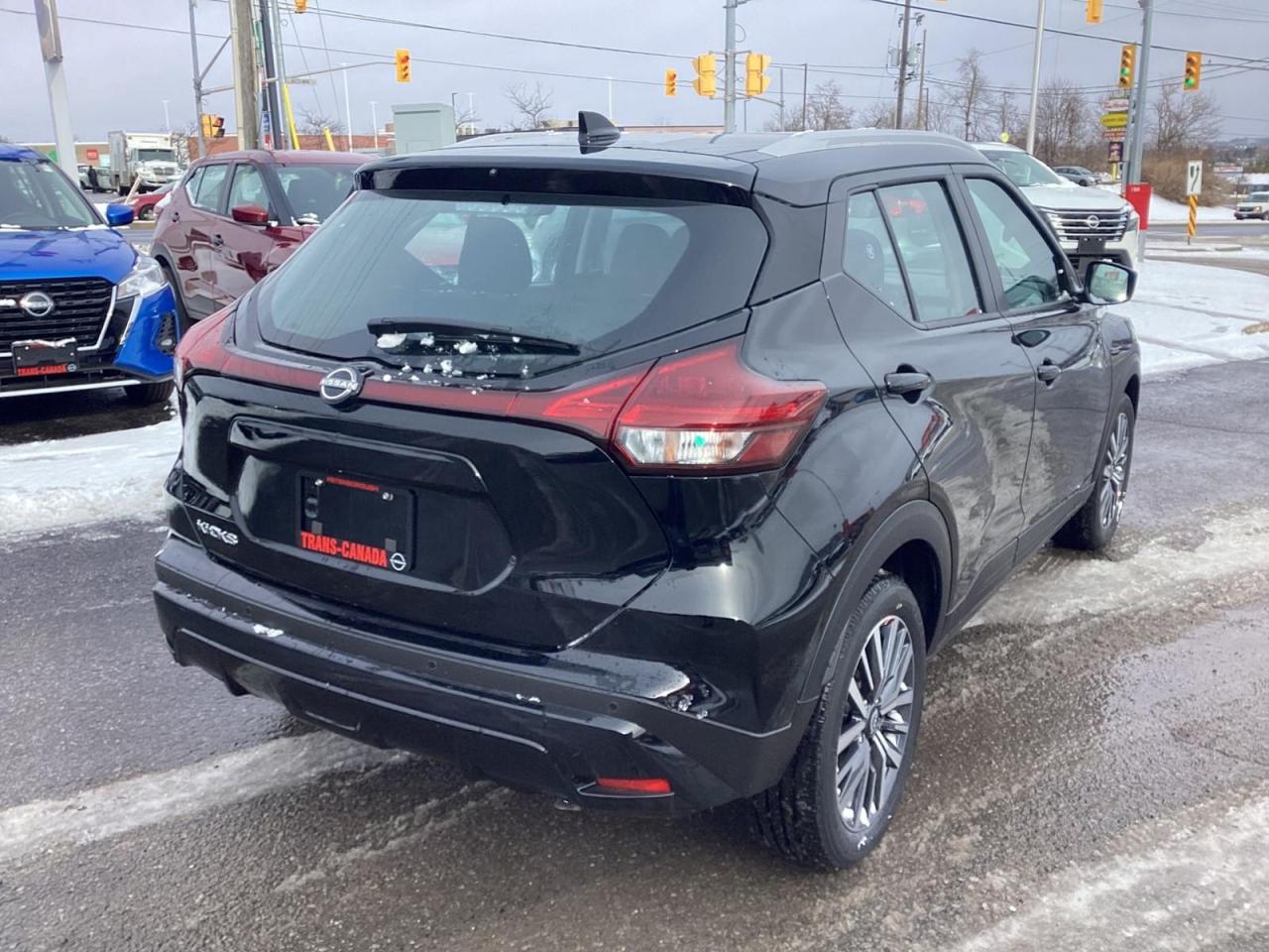 2025 Nissan Kicks Play SV Photo4