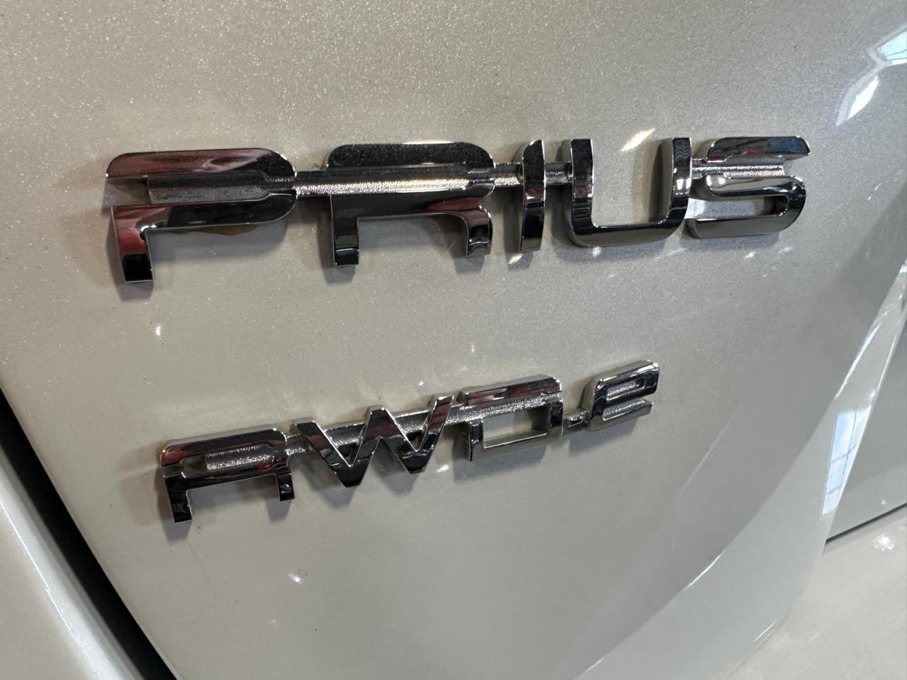 2019 Toyota Prius AWD | TECHNOLOGY | HYBRID | VARIABLE / CVT | 4 CLY - Photo #9
