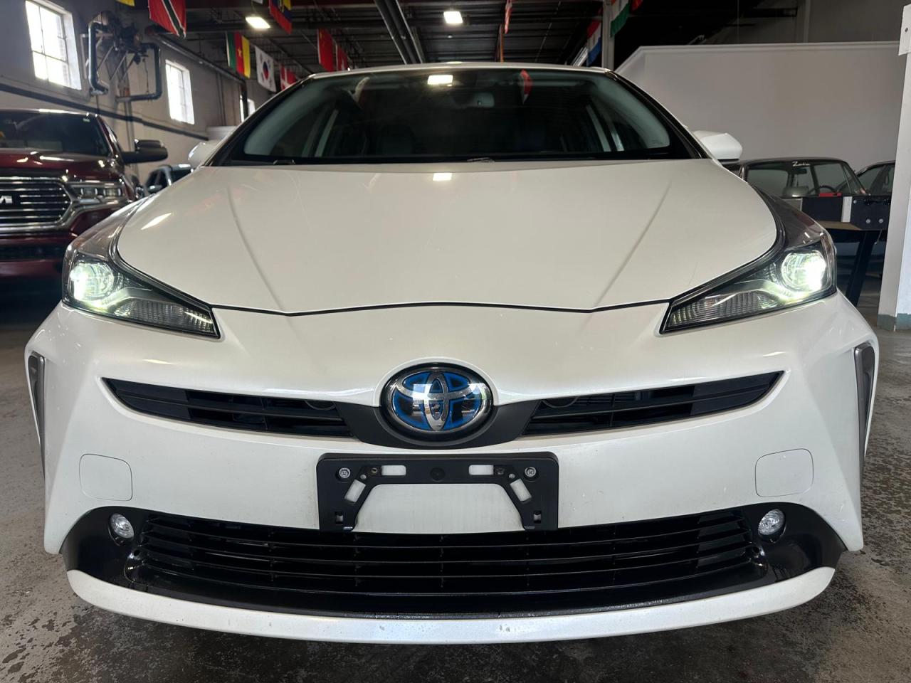 2019 Toyota Prius AWD | TECHNOLOGY | HYBRID | VARIABLE / CVT | 4 CLY - Photo #8