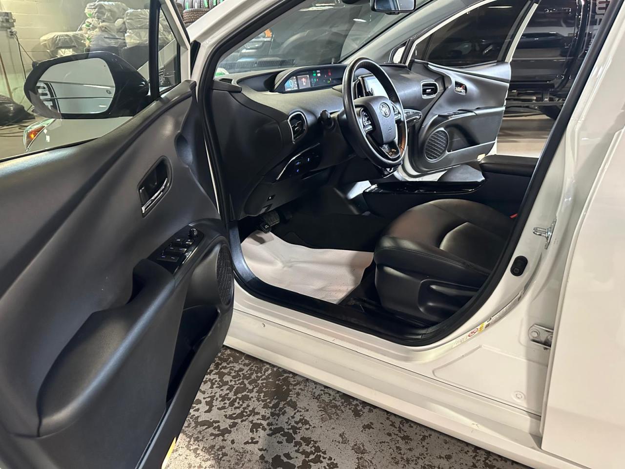 2019 Toyota Prius AWD | TECHNOLOGY | HYBRID | VARIABLE / CVT | 4 CLY - Photo #16