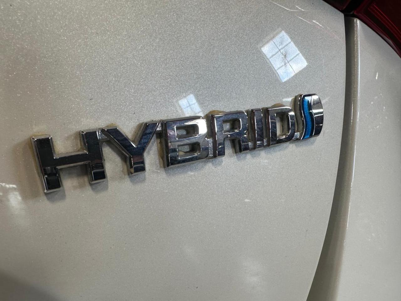 2019 Toyota Prius AWD | TECHNOLOGY | HYBRID | VARIABLE / CVT | 4 CLY - Photo #10