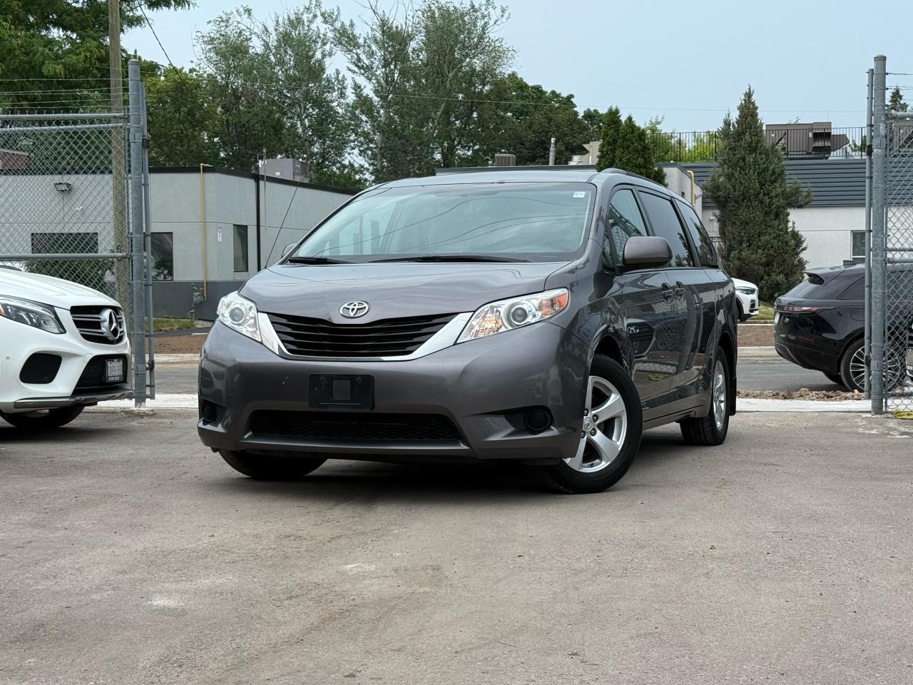Used 2014 Toyota Sienna LE 8PASSENGER|NOACCIDENTS|ONTARIOCAR|SRVCERECORDS for sale in Oakville, ON