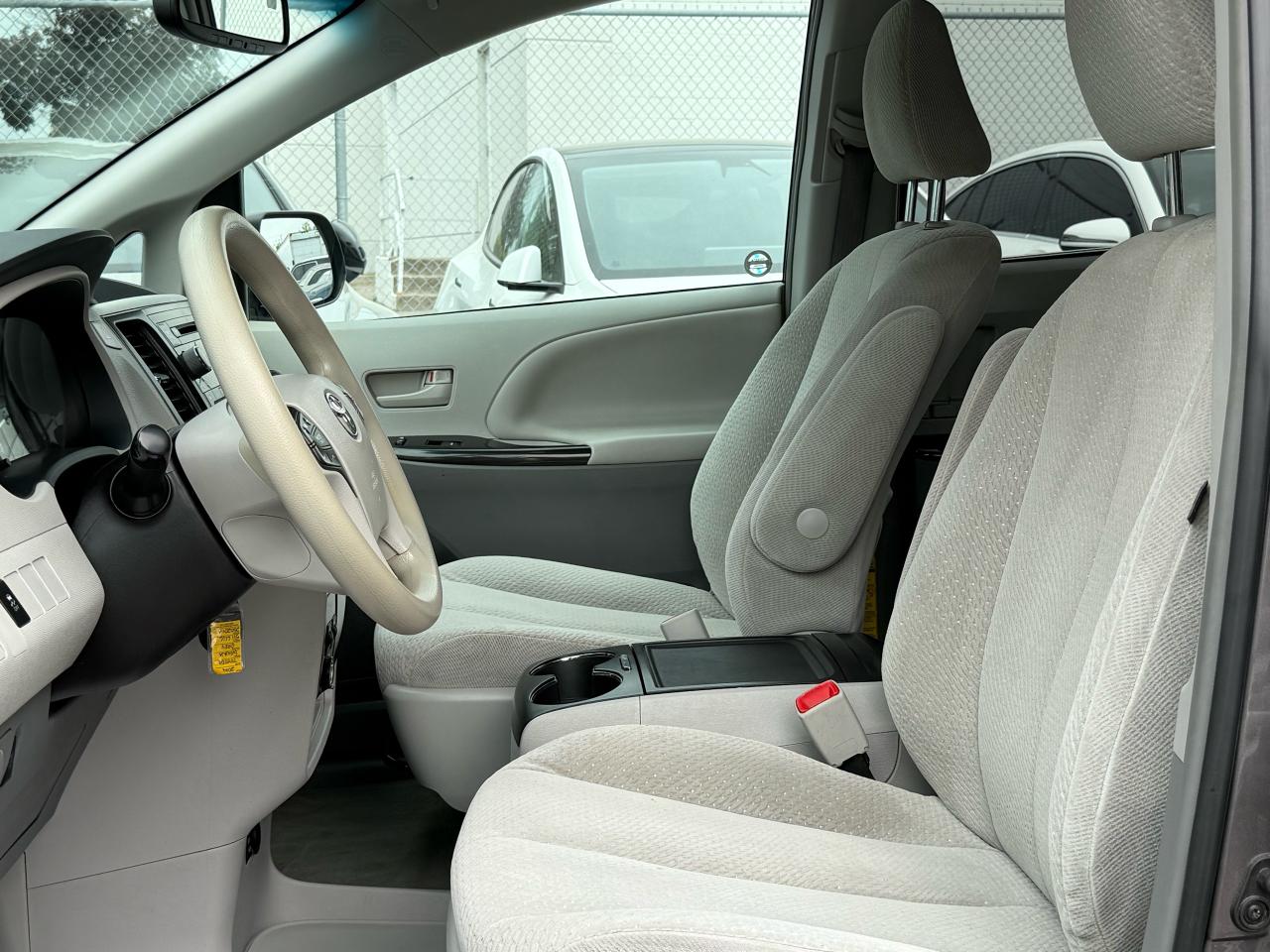 2014 Toyota Sienna ***SOLD/RESERVED*** - Photo #5